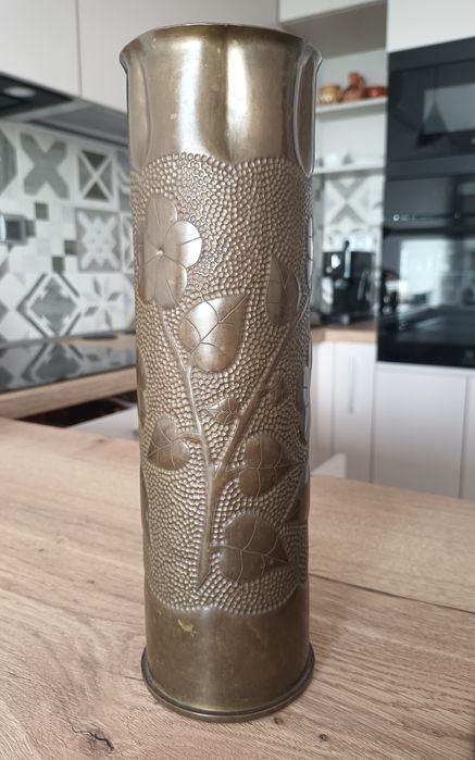 Vază decorativă din carcasă obuz inscripționată