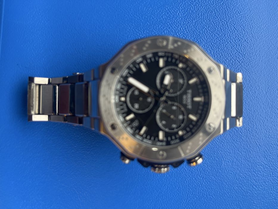 Vand ceas barbatesc TISSOT ,perfecta stare ,estetica si functionare .