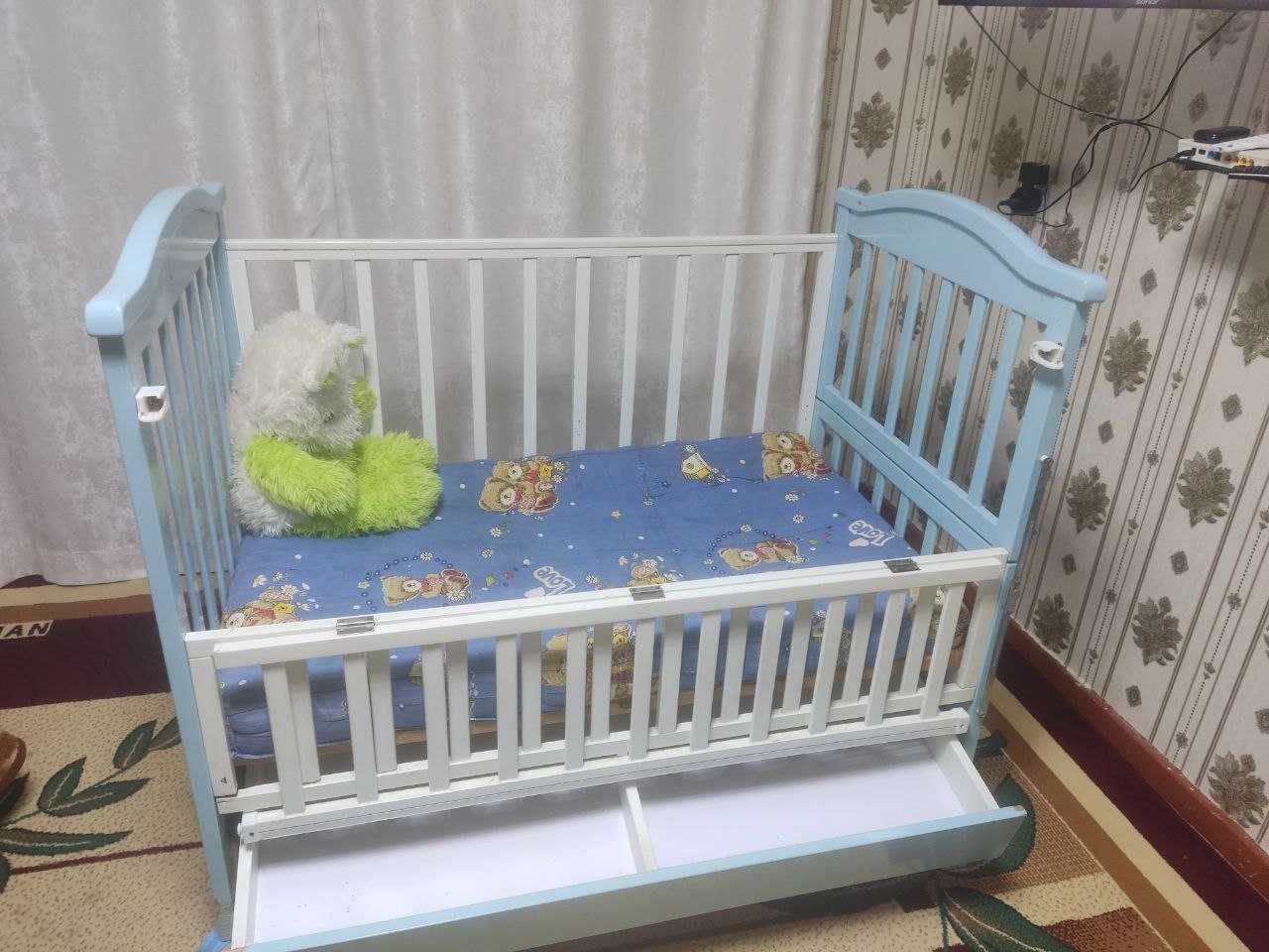 Детская кроватка