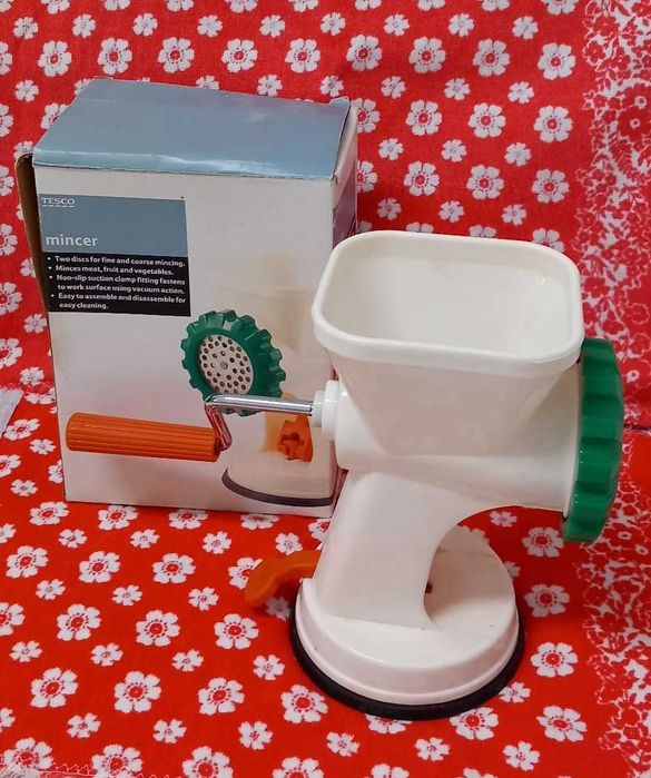 Masina de carne, frunte, legume