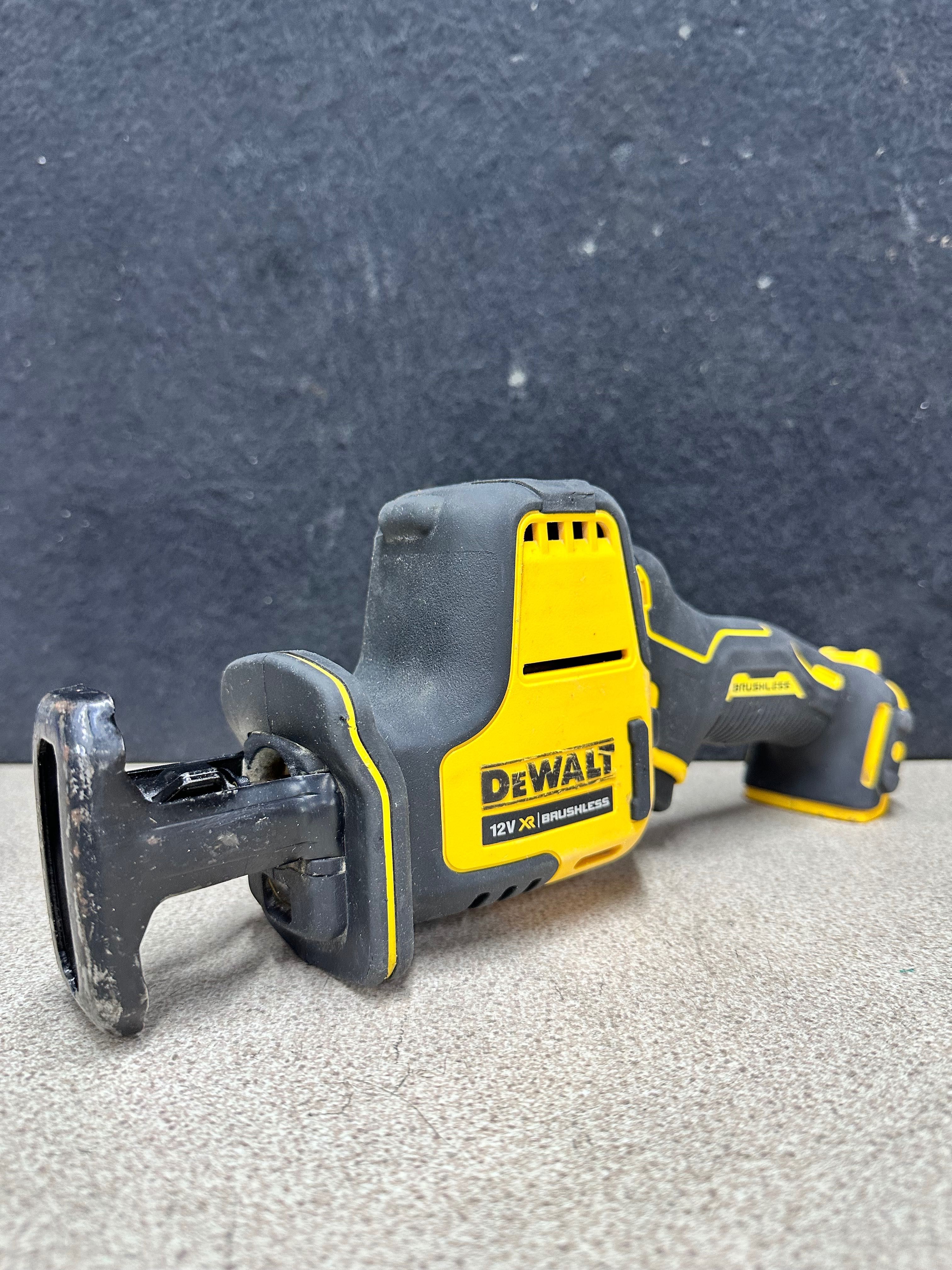 Акумулаторен безчетков прав трион DEWALT DCS312 12v
