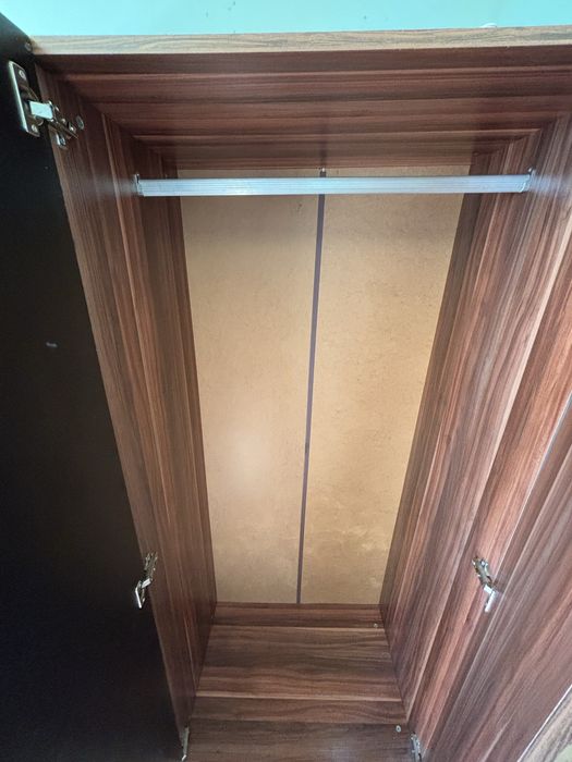 Трикрилен гардероб