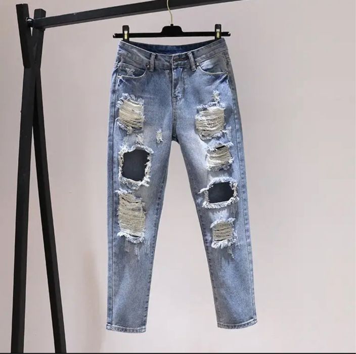 Джинсы рваные женские