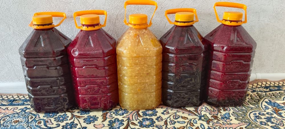 Домашнее натуральные варенье из малины клубники и лимон имбирь