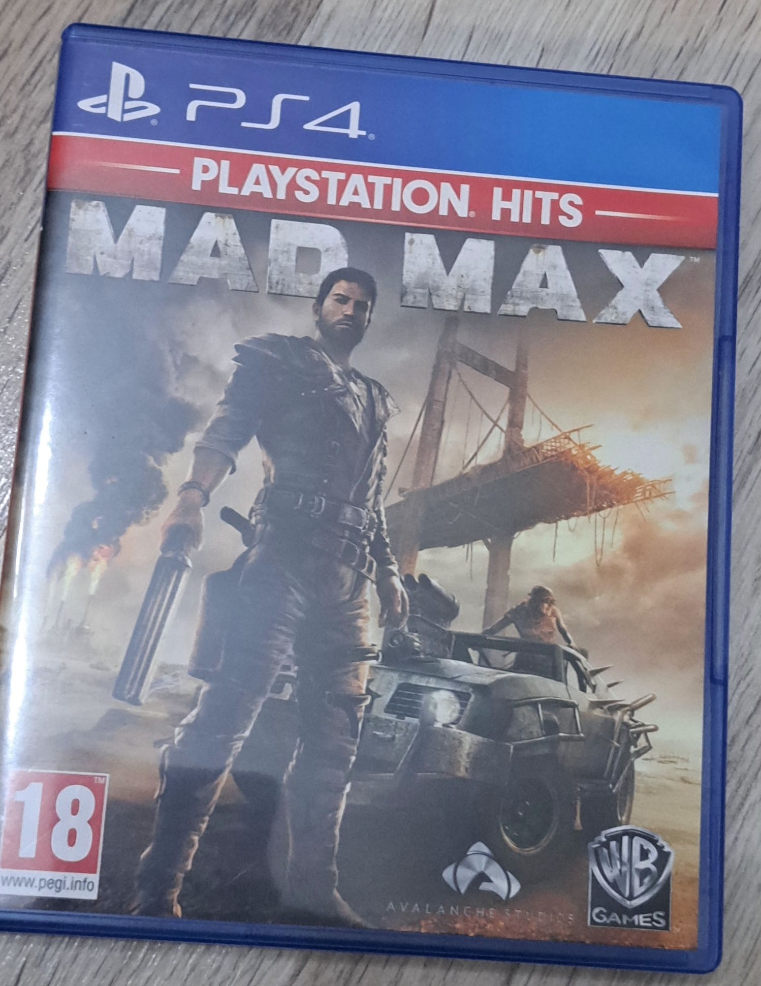 Продавам игра за Ps4 MAD MAX