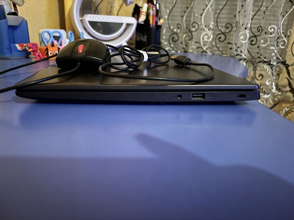 Acer Aspire 3 + мишка и зарядно