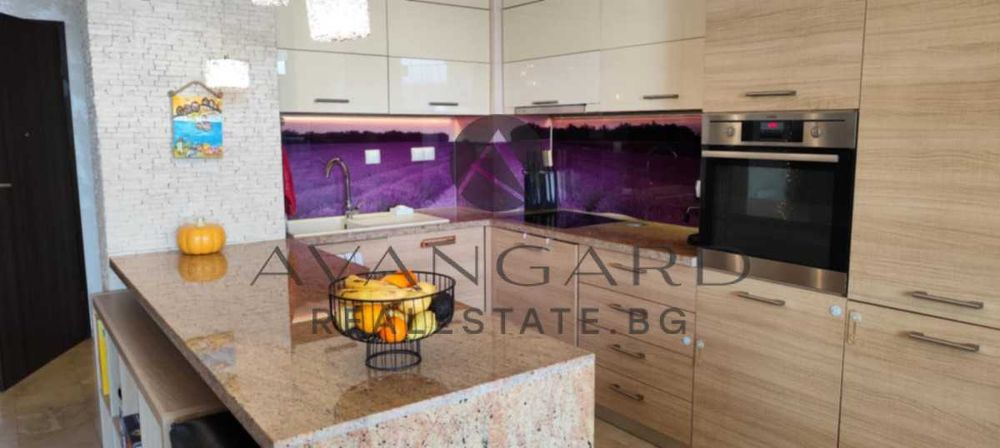 Продава се Тристаен апартамент в Пловдив, Тракия - 130 кв.м за 1924 €/кв.м - Снимка #2