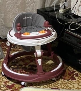 Шизлонг и ходунки.