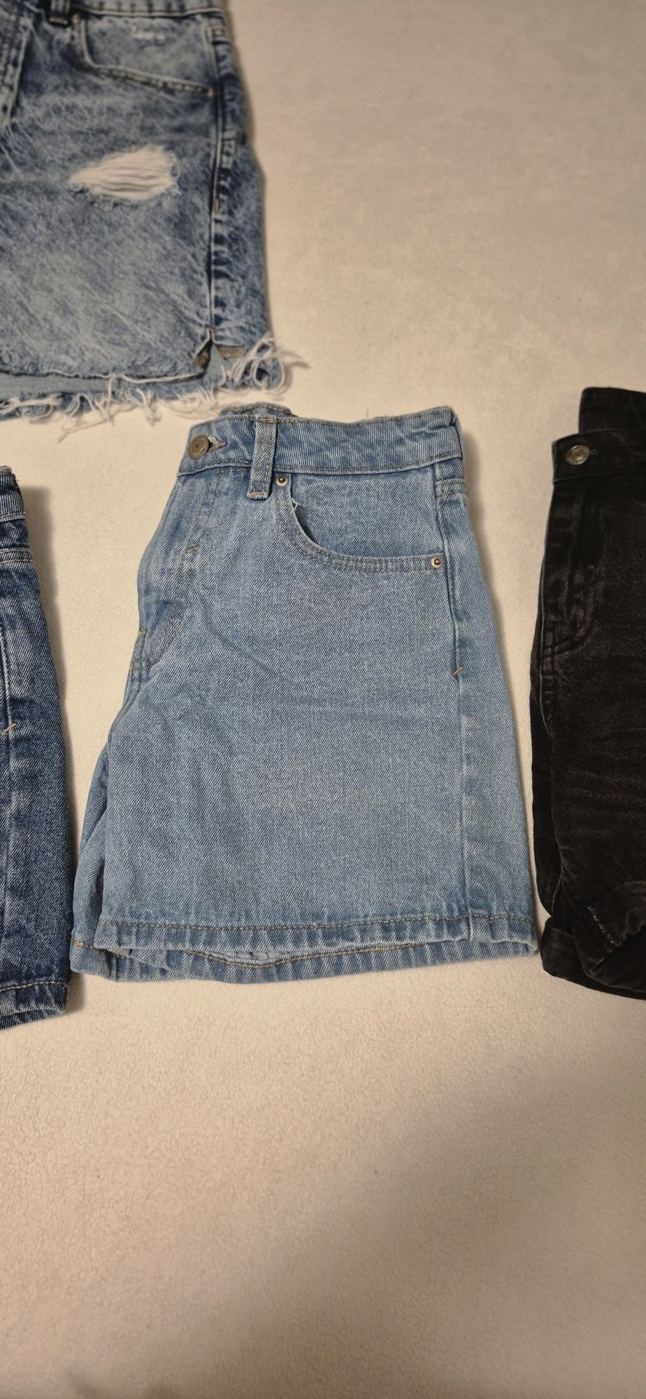 Pantaloni scurti