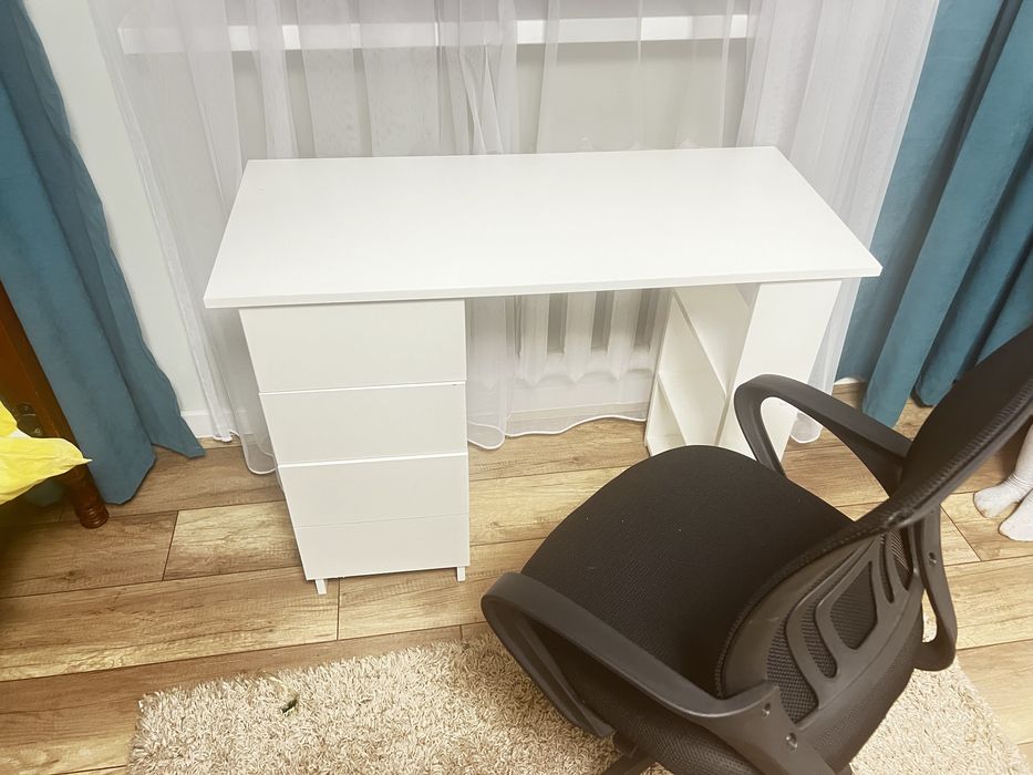 Продам стол для детей от 3 до 15 лет