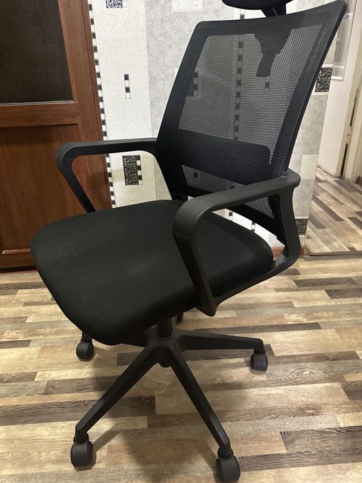 Кресло для офиса и кресло мягкое