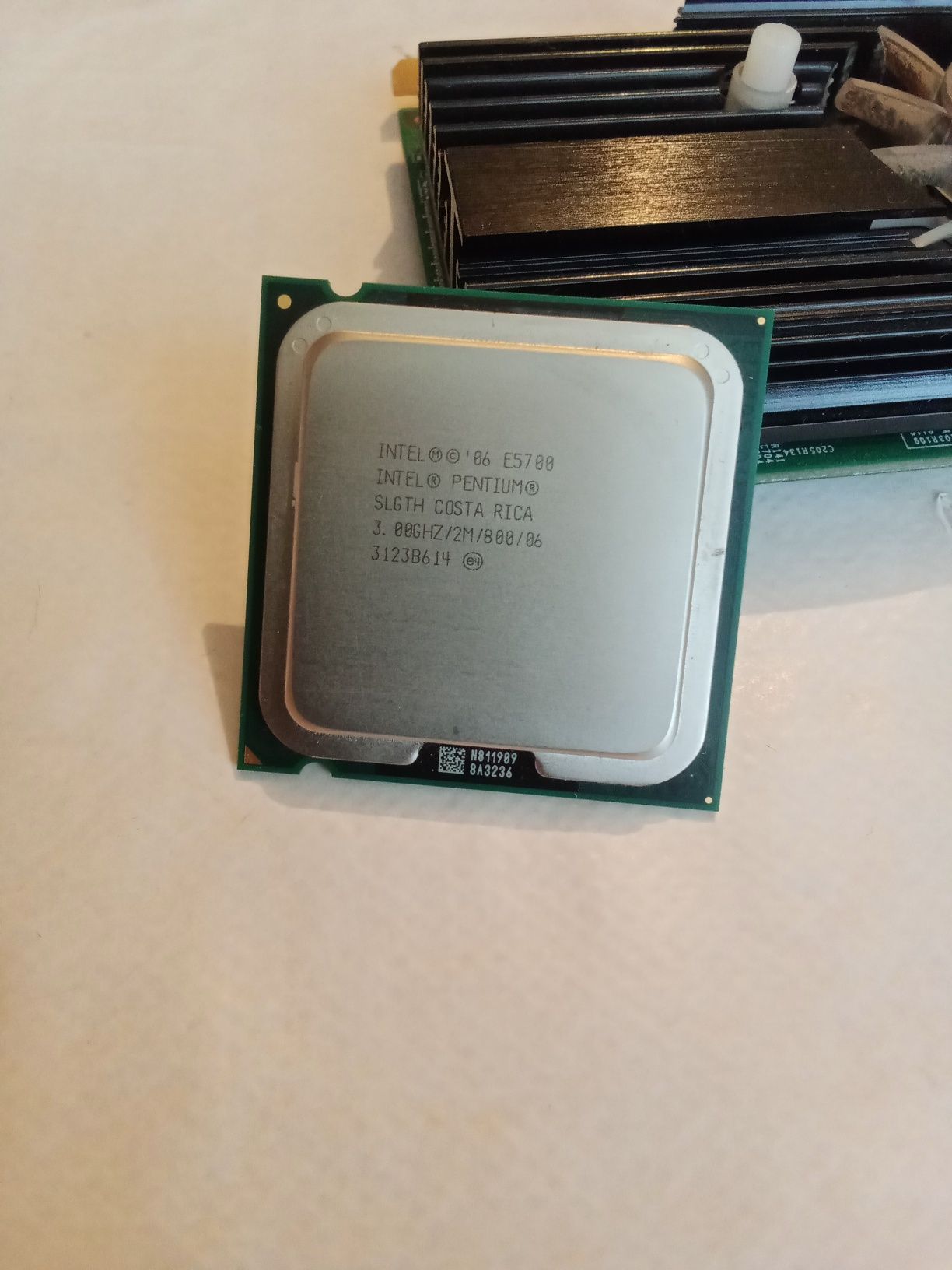 Проц intel E5700 торга нет
