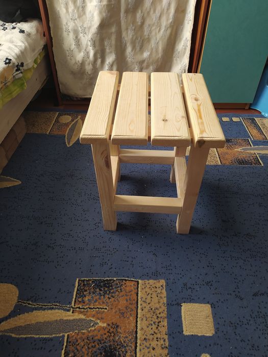 Табуретки и вешалки