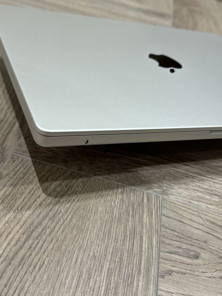 MacBook Pro m3 16.2 18/512gb
