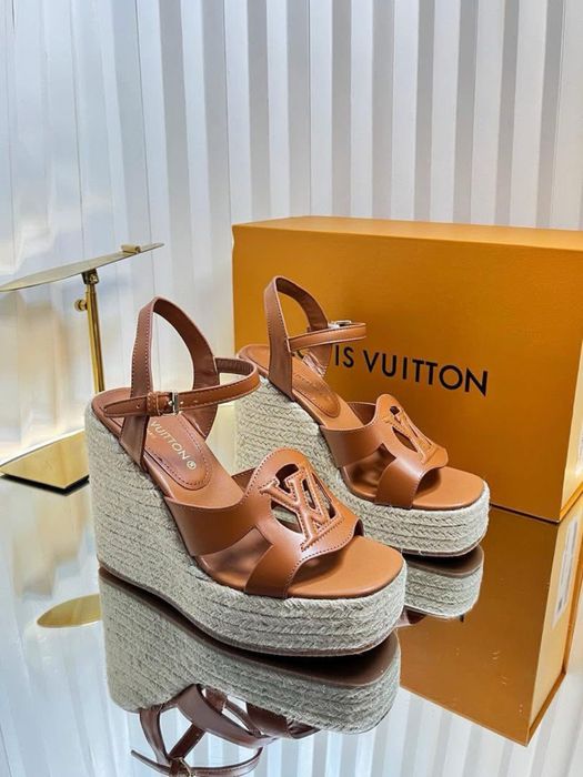 Обувки на ток всякакъв бранд