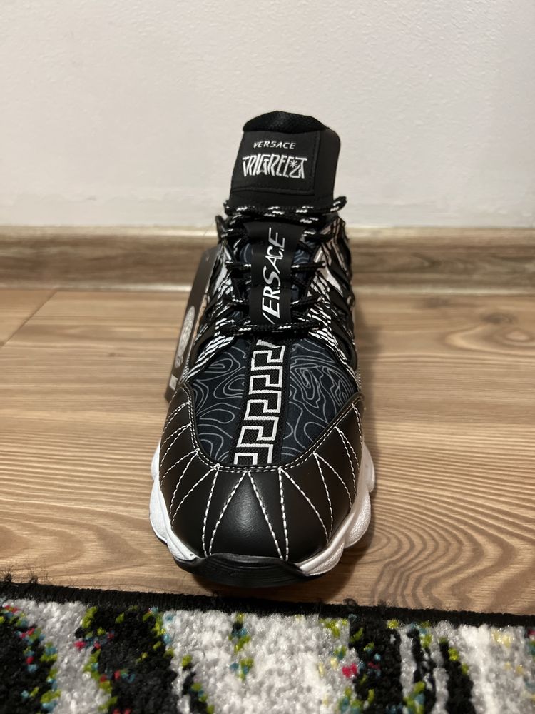 Adidași Versace trigreca