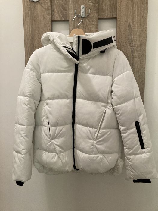 Яке Colin's ново