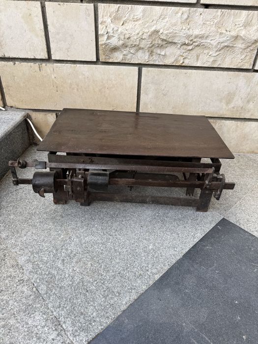 Стар платформен кантар 100кг.