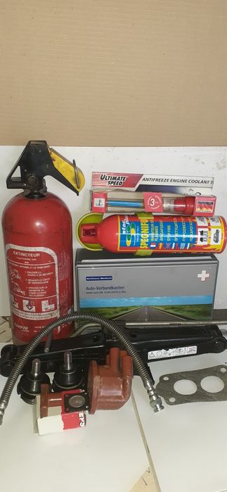 Продава 2 броя пожарогасители.Зарядно у-во ново и акумулатор  БОШ 45 л