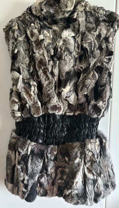 Vesta din blana de iepure nepurtată masura S,/M mic