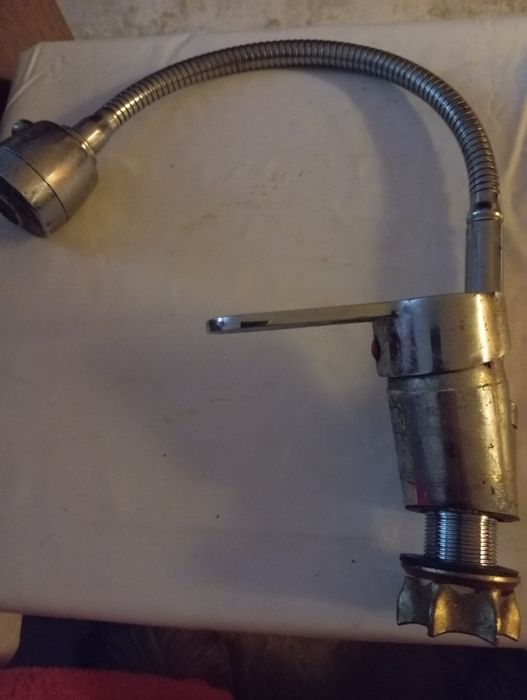 Продам Смеситель для кухни