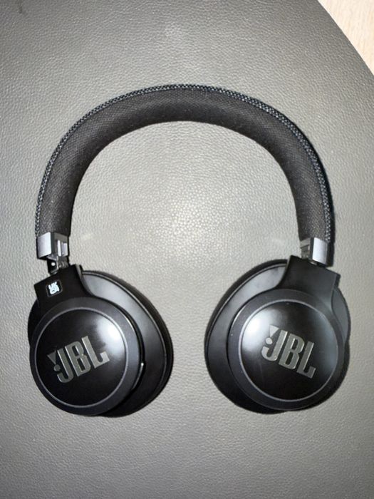 Casti JBL Live 660 NC