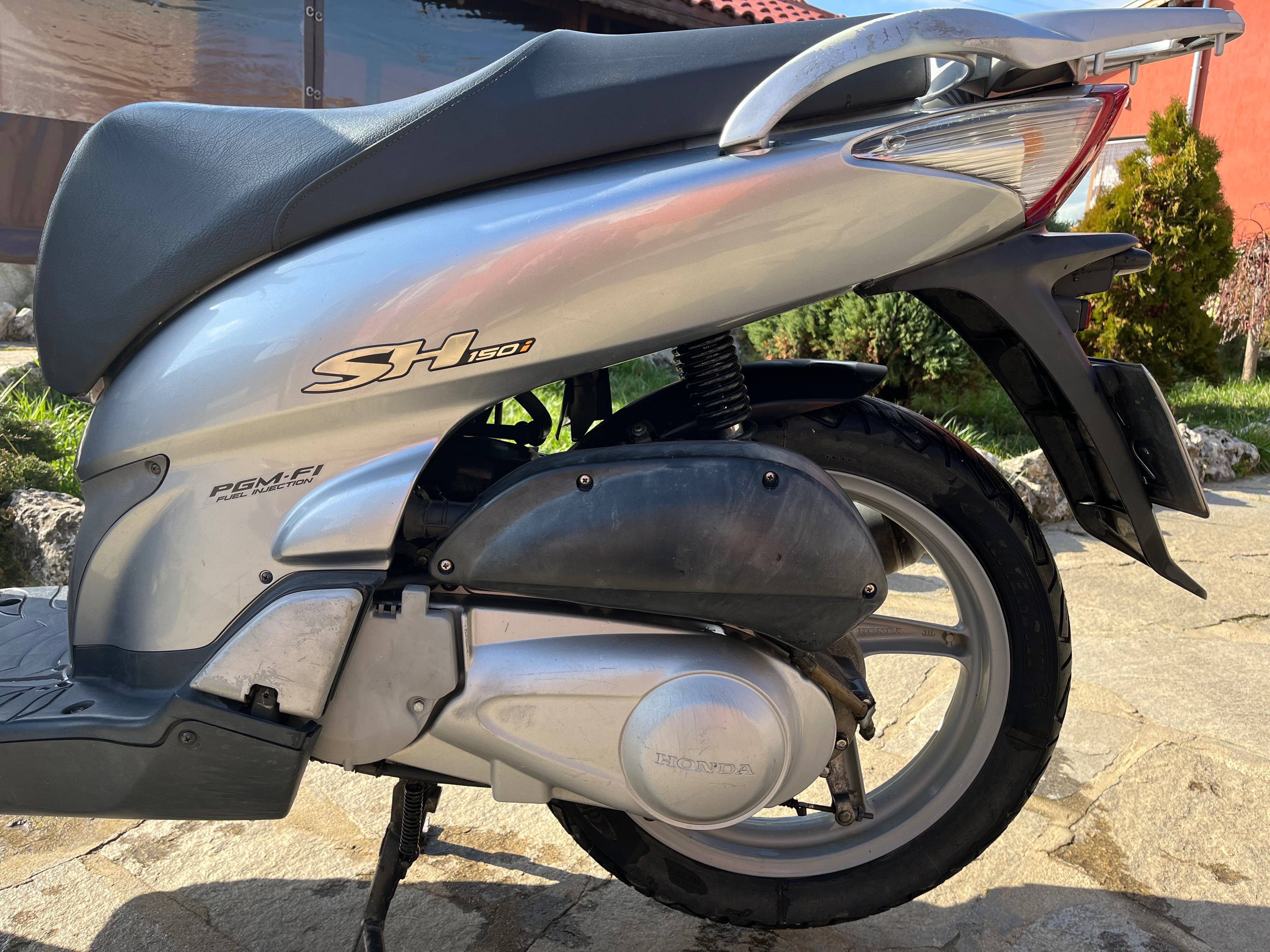 Скутер Honda sh 150i в перфектно състояние с всички нужни документи