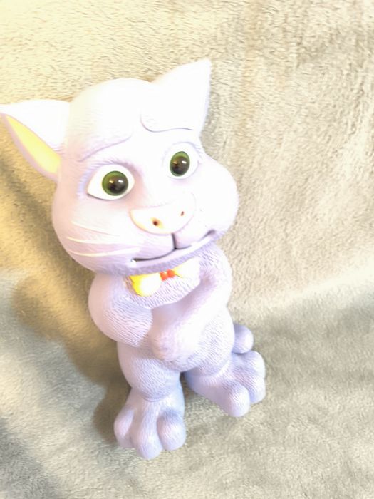 Пеещ говорящ том на Английски