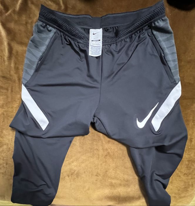 Vând pantaloni trening Nike, originali, mărimea L