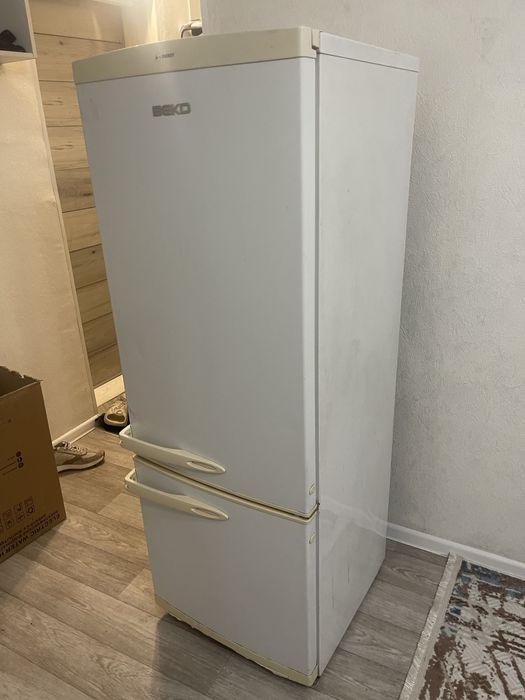 Продам холодильник BEKO есть система нофорст