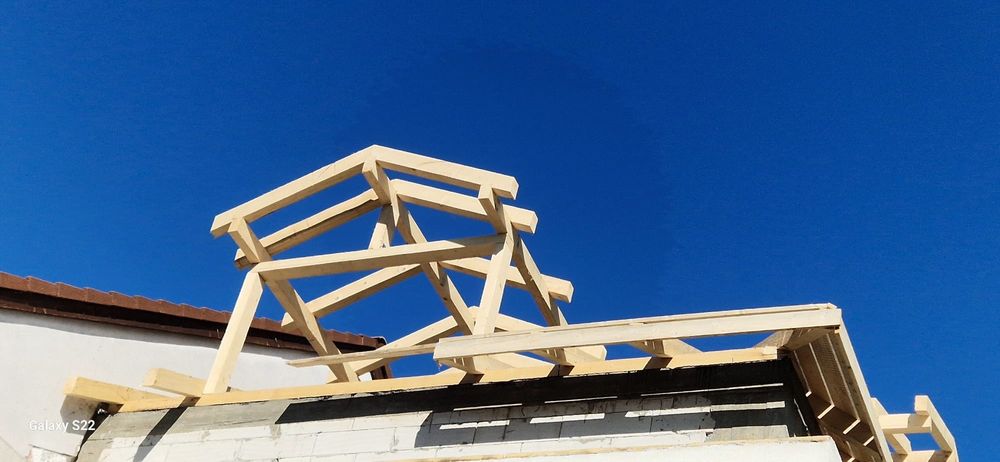 Reparatii montaj acoperișuri dulgherie țiglă metalică și ceramică 

RE