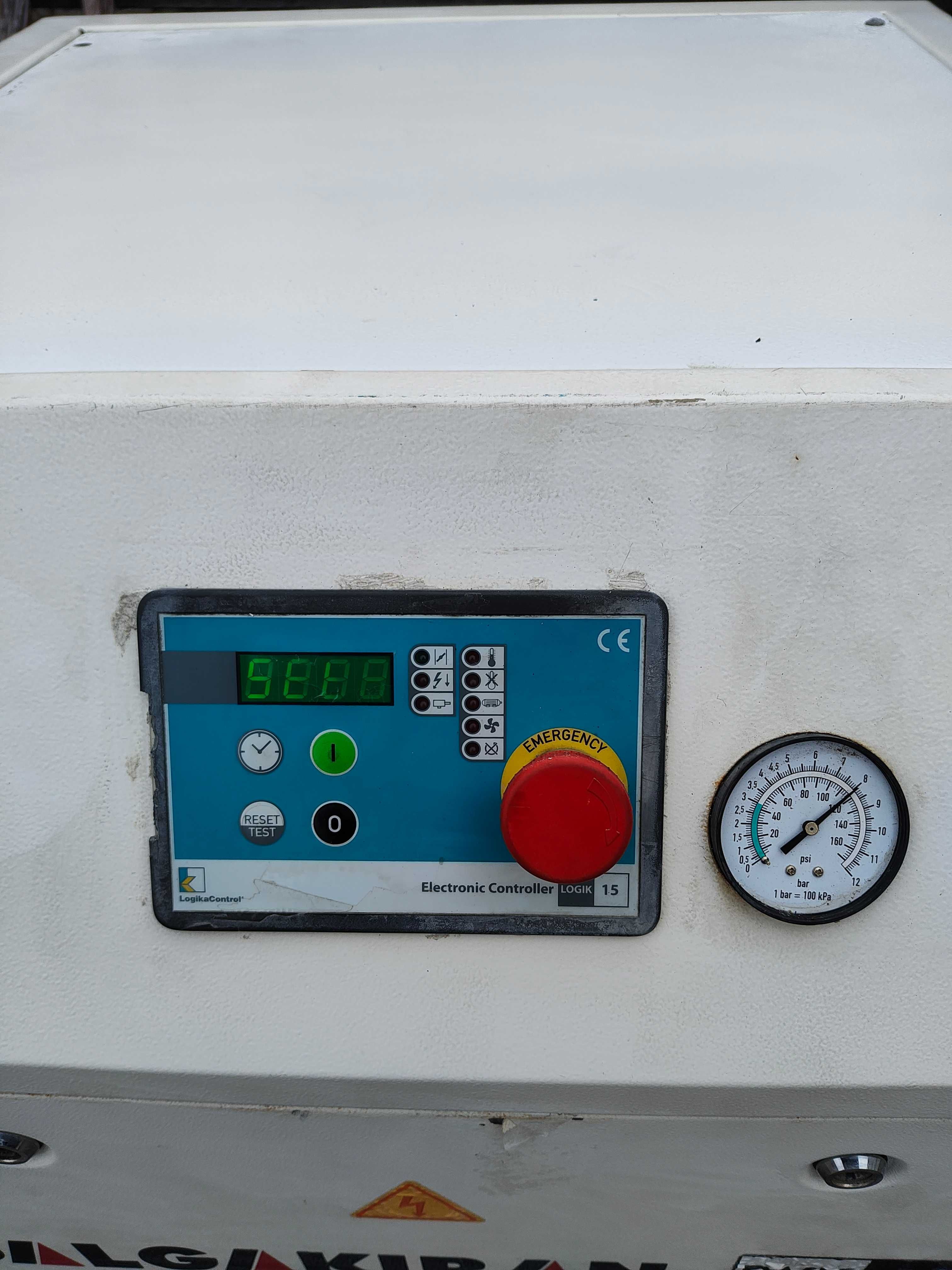 Compresor cu surub 11kw, am filmulete in functiune