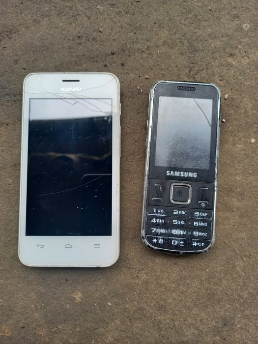 Стари неработещи телефони