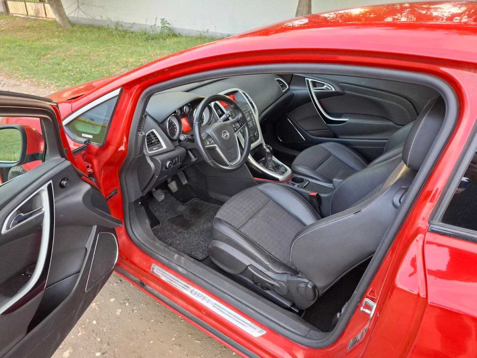 Opel Astra J Gtc 2012 1.4 120 cai 162000 km