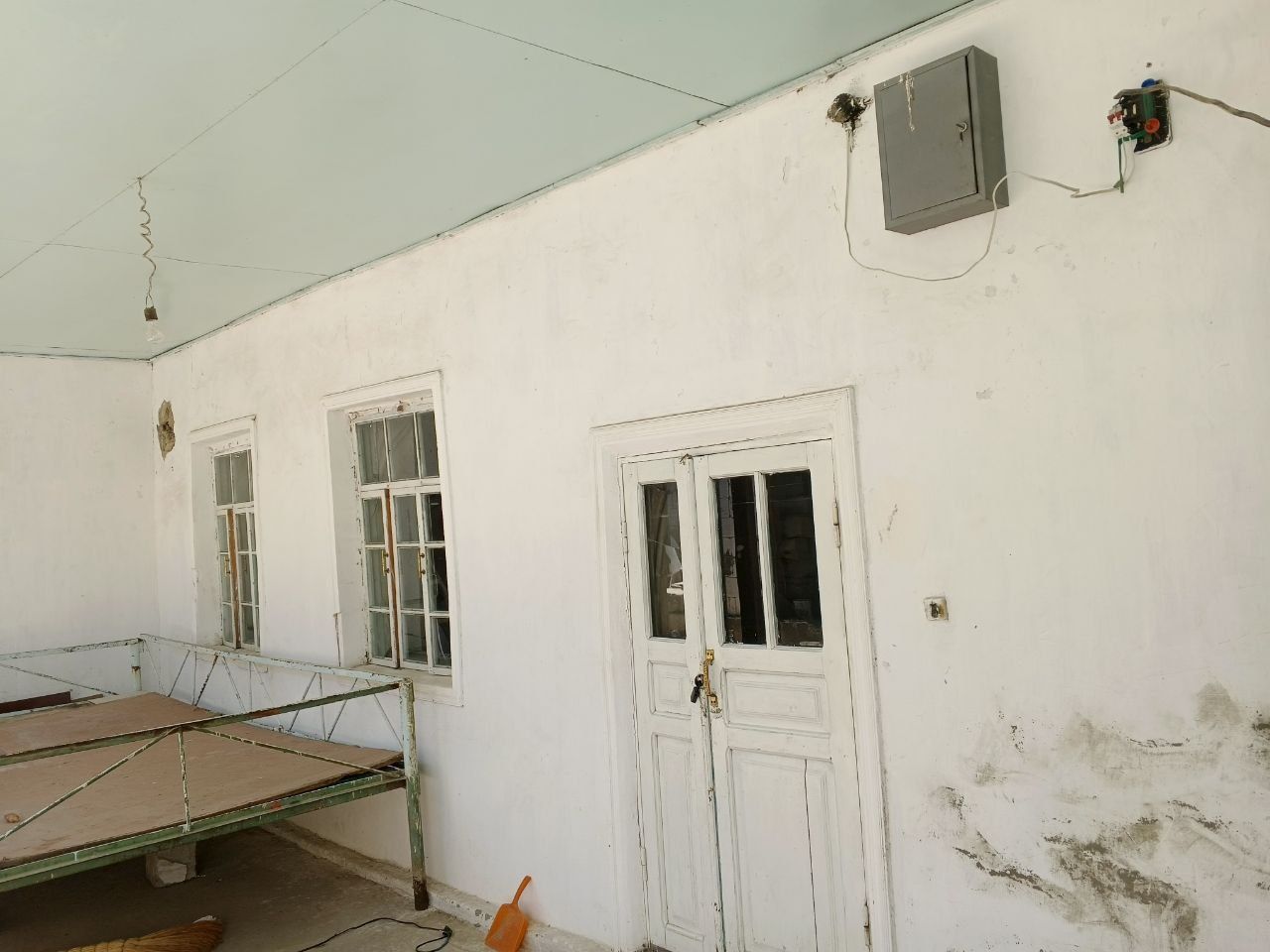Hovli sotiladi 4 sotix