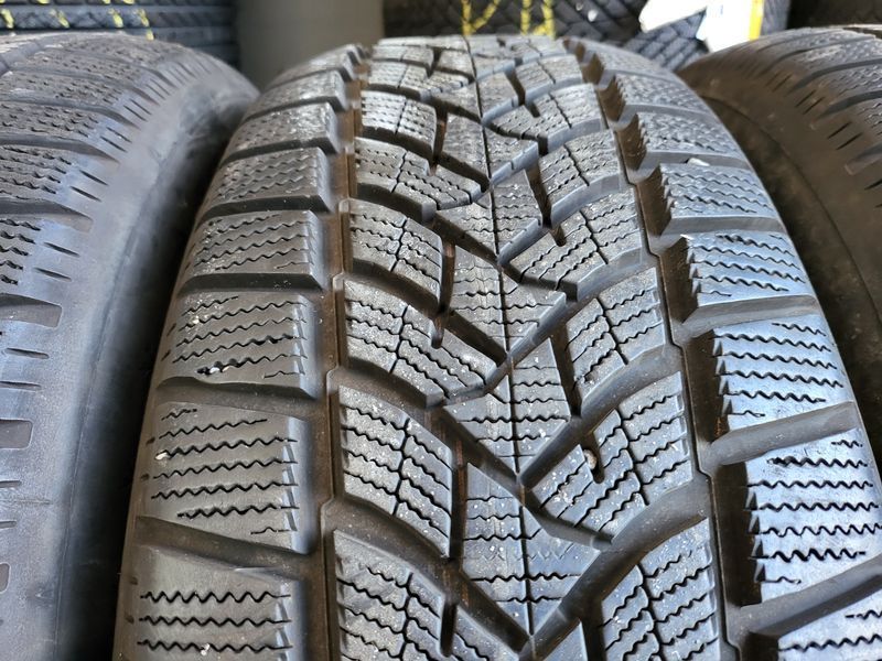 235/60/18 DUNLOP 4бр
