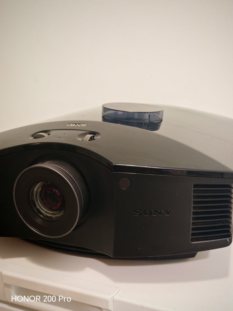Sony VPLl-HW45 projector