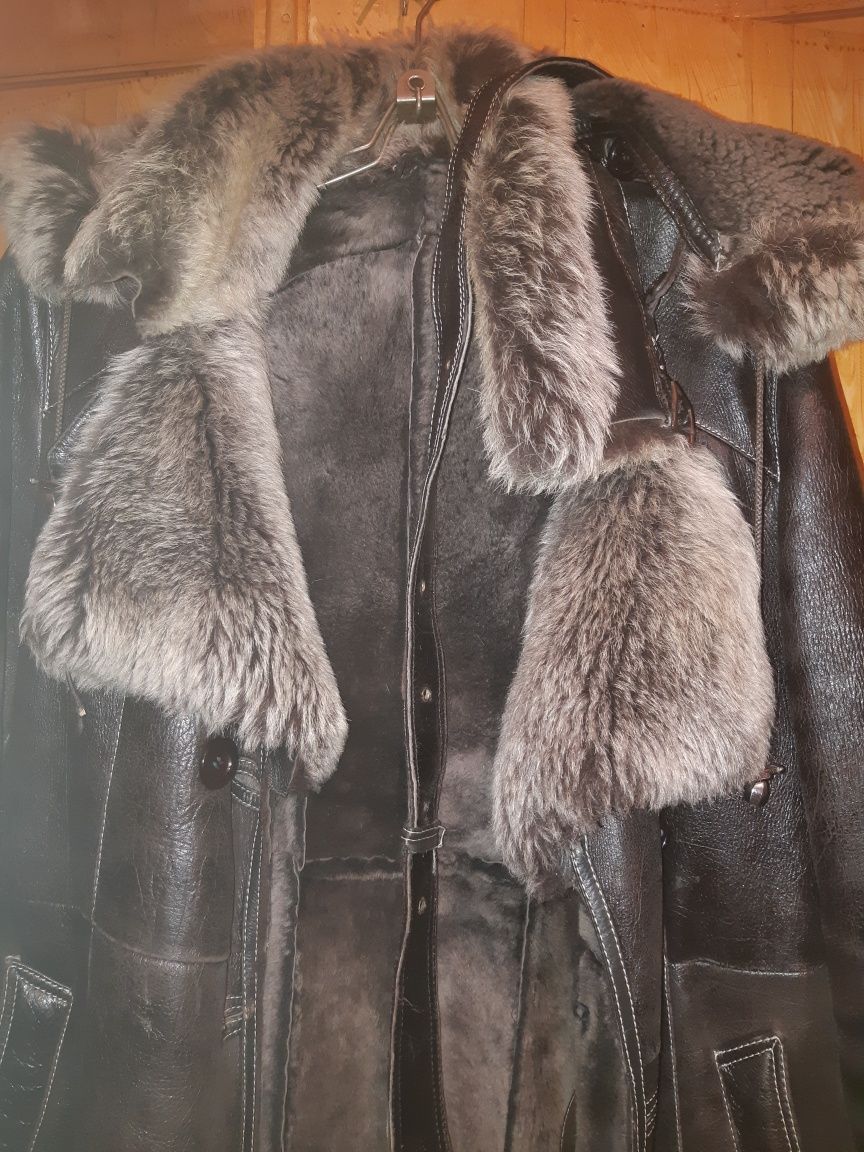 Женское пальто. 48 размер. Кожаное