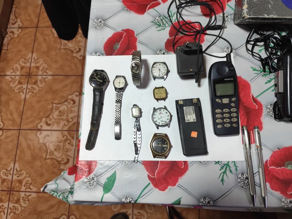 Lot de lucruri vechi. Unele funcționează. Citiți.