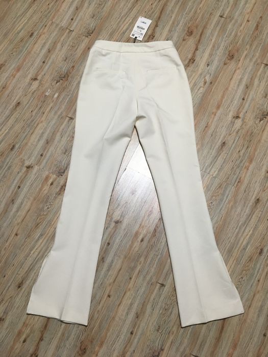 Pantaloni crem Zara usor evazati