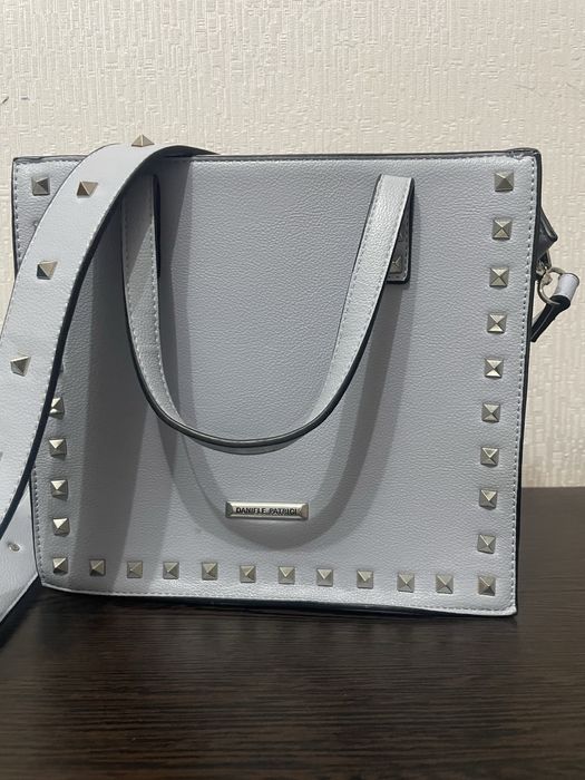 Сумка 5000, пользывалась только 1 раз, покупала за 12.000