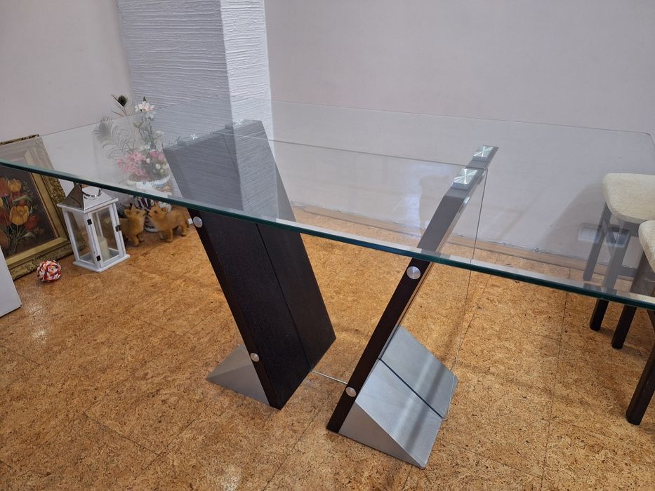 Стъклена маса за трапезария