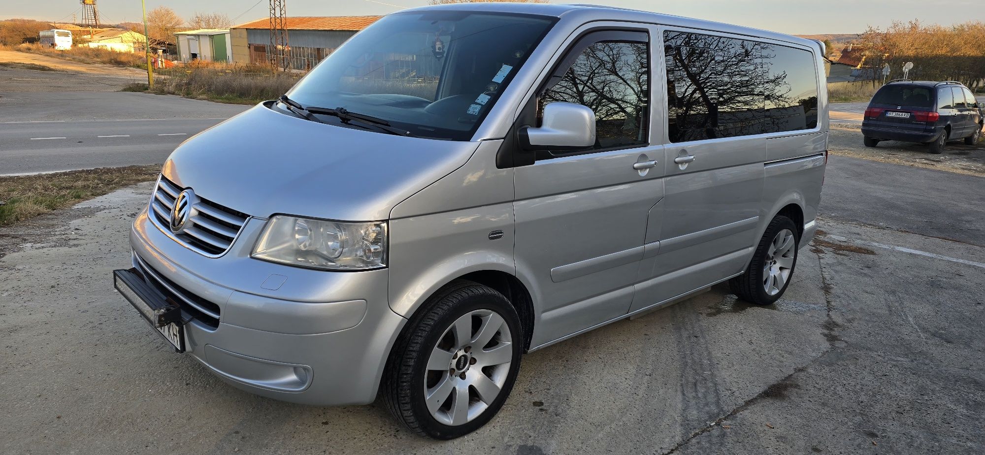 VW Multivan 2.5 -130 hp