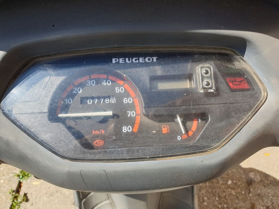 Vând scuter Peugeot.
