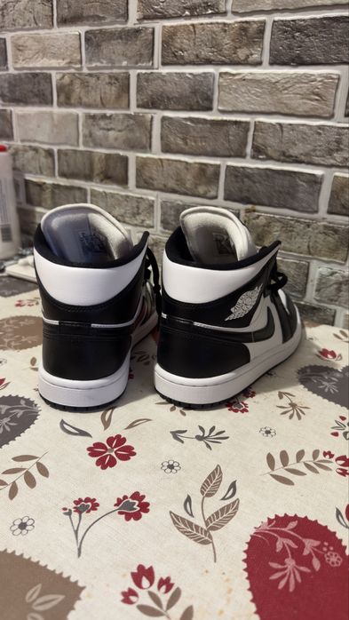 Air Jordan 1 mid