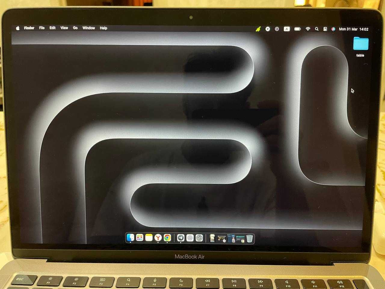 MacBook Air M1 (8/256)
