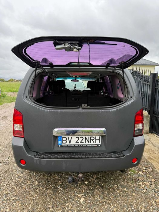 Nissan Pathfinder-Autoutilitara 2.5diesel
