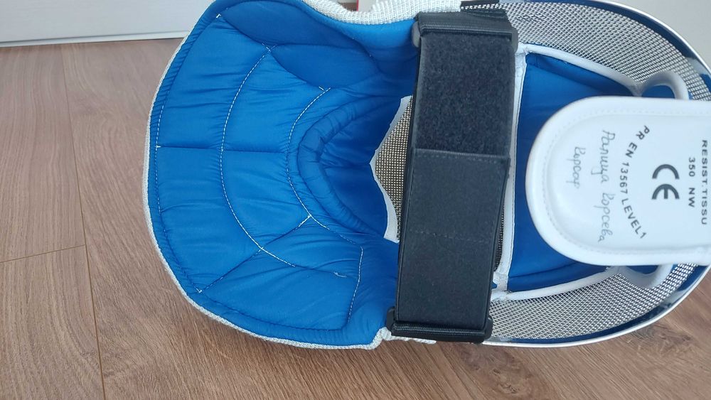 Маска за фехтовка със сабя