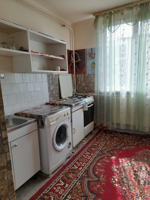 Apartament 3 camere de vânzare, zona Abator ,etaj 2 ,semidecomandat