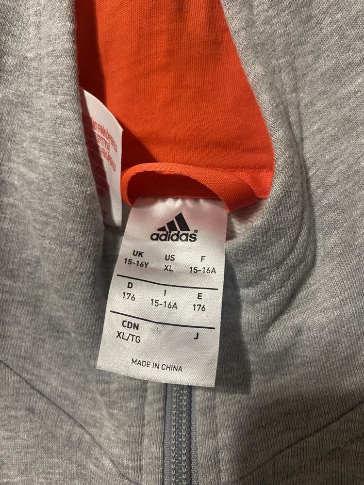 ЧИСТО НОВ анцунг Adidas размер XL